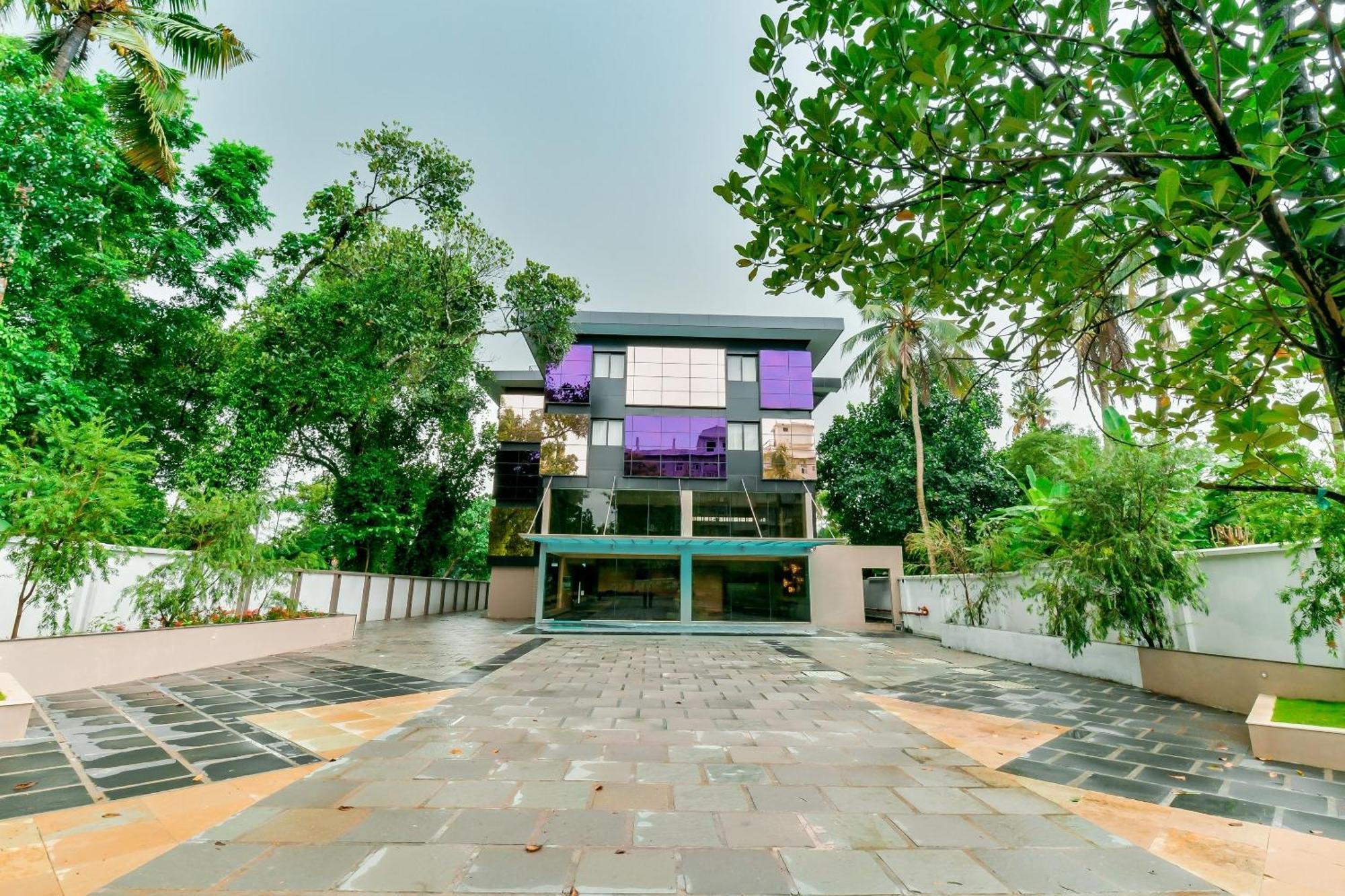 Hotel Super Townhouse Edassery Blue Bells 3*